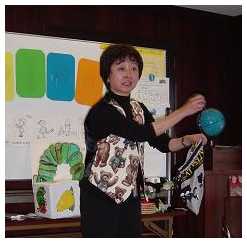 Setsuko Toyama leads Very Hungry Caterpillar lesson